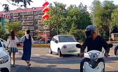 骑车看小姐姐,一路风景，尽收小姐姐芳华