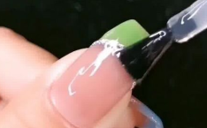 网红小姐姐来做美甲了,指尖艺术，时尚潮流新风向